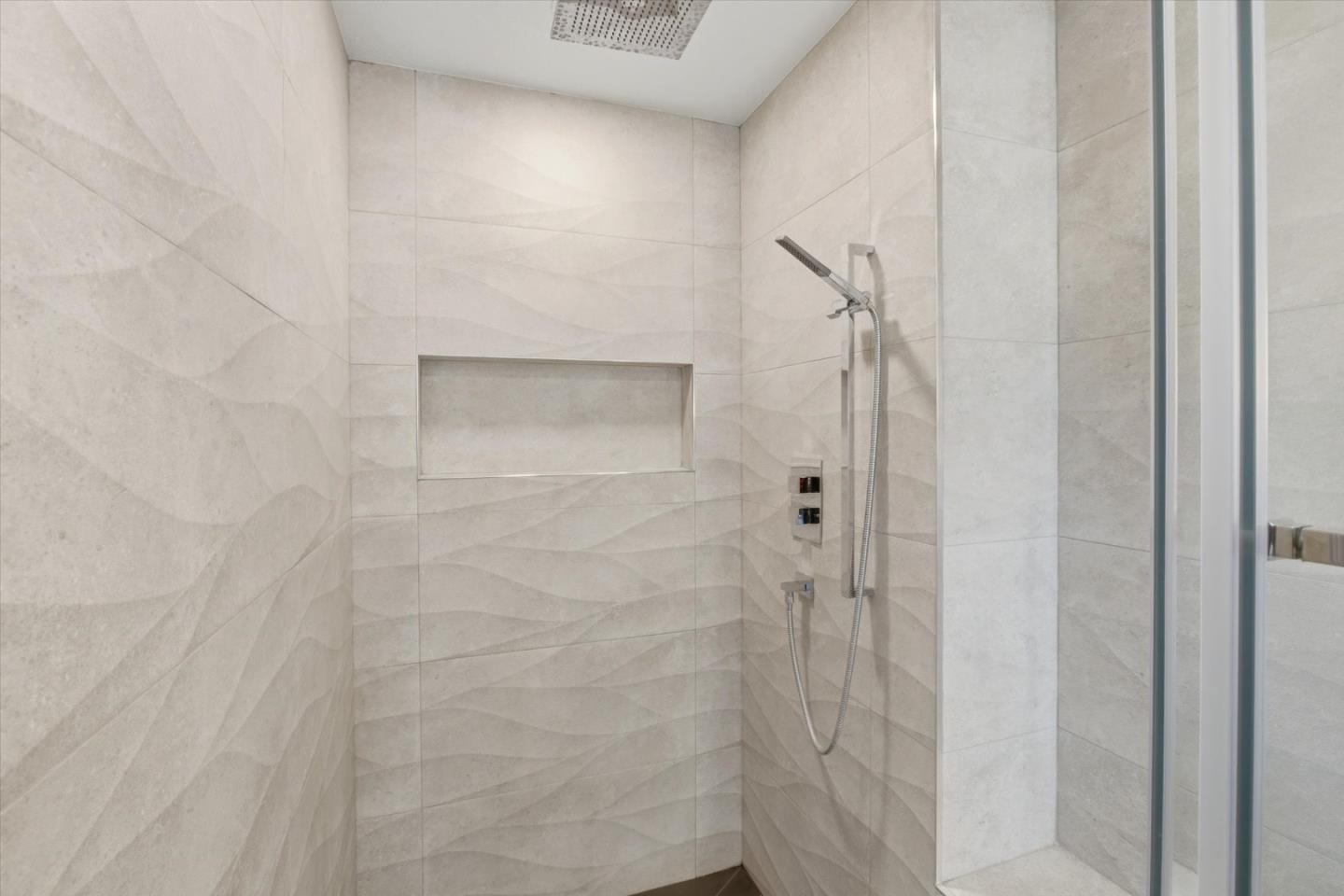 Detail Gallery Image 17 of 39 For 1695 Grizilo Dr, San Jose,  CA 95124 - 6 Beds | 3/1 Baths