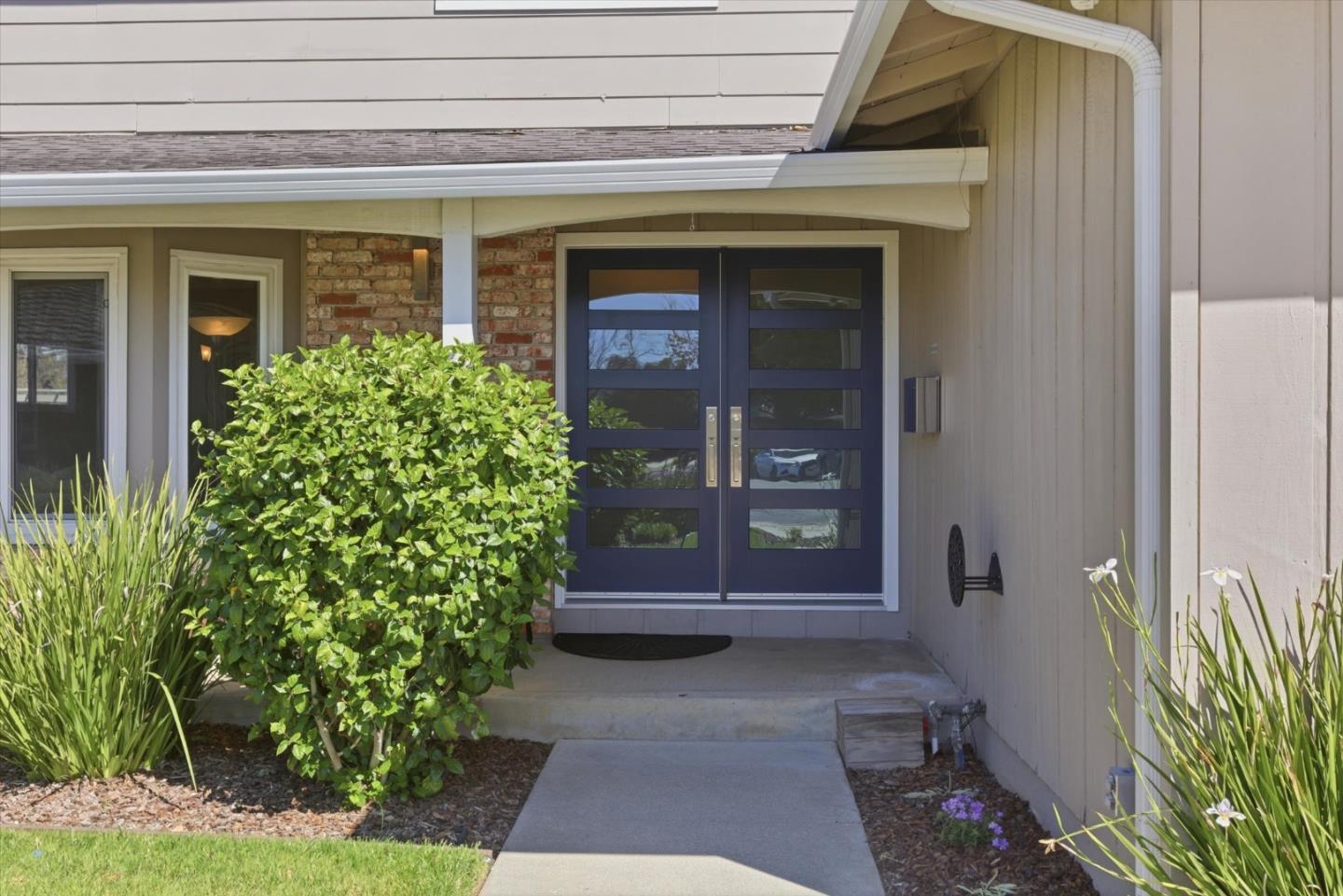 Detail Gallery Image 2 of 39 For 1695 Grizilo Dr, San Jose,  CA 95124 - 6 Beds | 3/1 Baths