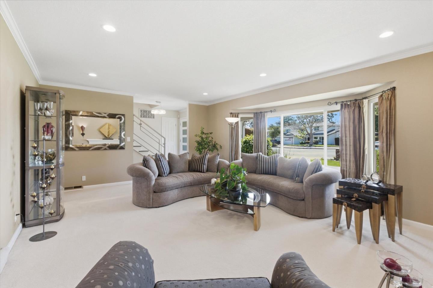 Detail Gallery Image 3 of 39 For 1695 Grizilo Dr, San Jose,  CA 95124 - 6 Beds | 3/1 Baths