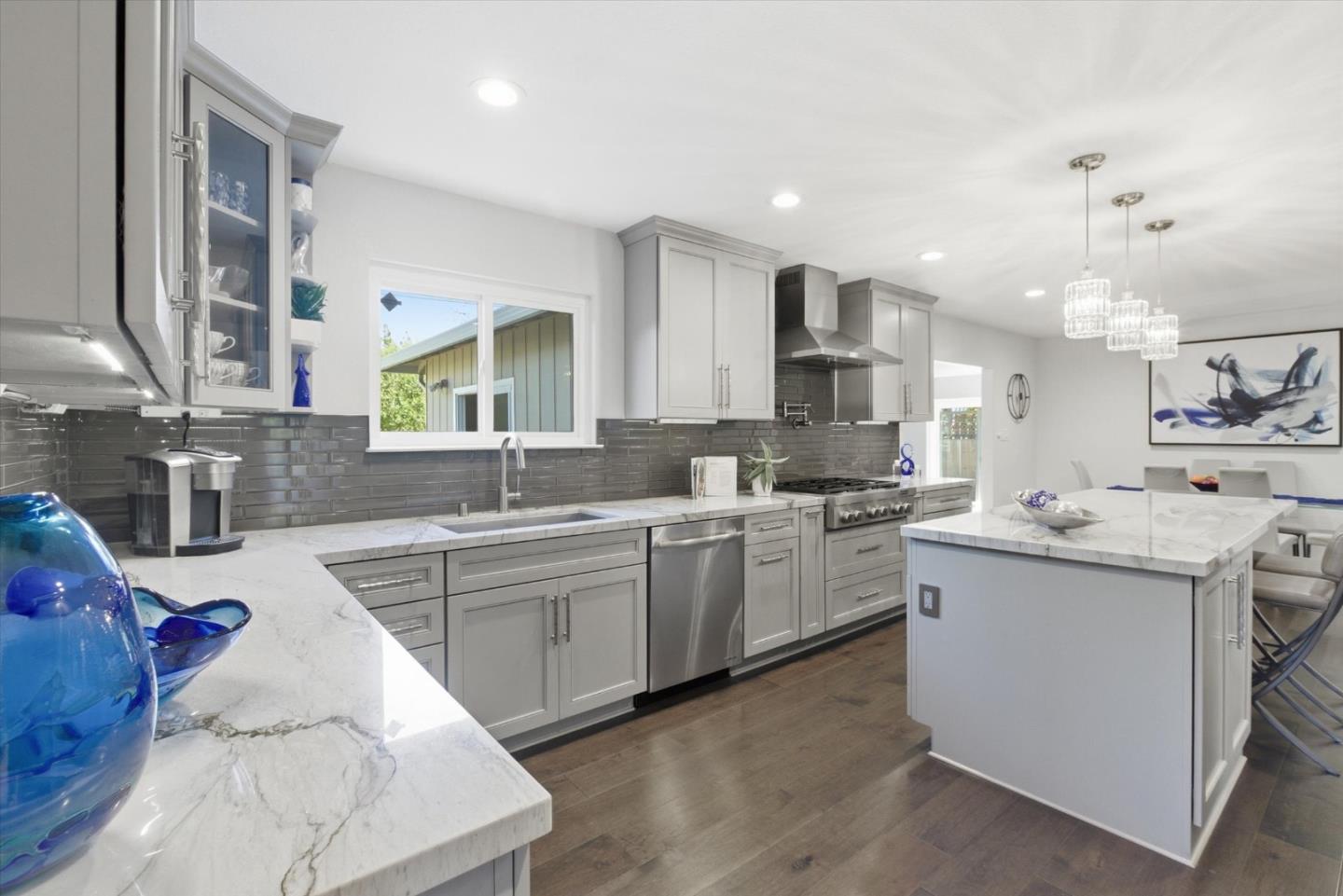 Detail Gallery Image 7 of 39 For 1695 Grizilo Dr, San Jose,  CA 95124 - 6 Beds | 3/1 Baths