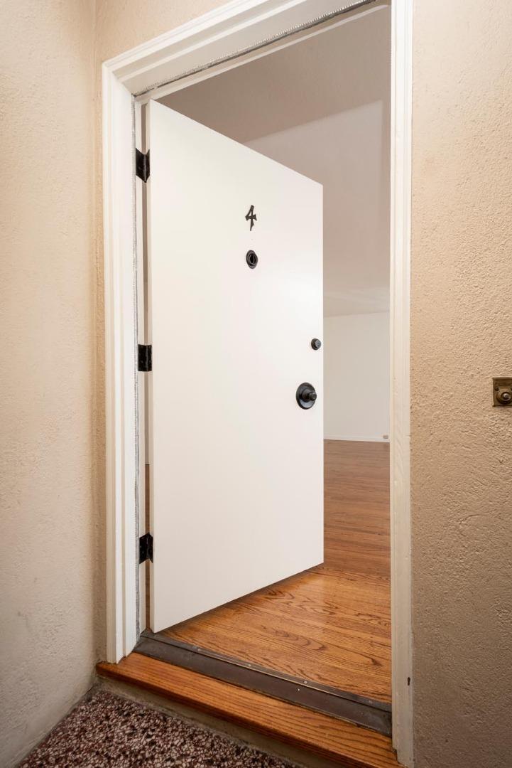 Detail Gallery Image 2 of 14 For 815 Burlingame Ave #4,  Burlingame,  CA 94010 - 2 Beds | 1 Baths