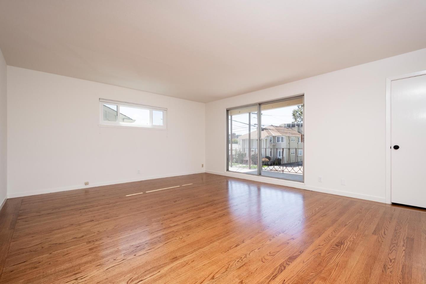 Detail Gallery Image 4 of 14 For 815 Burlingame Ave #4,  Burlingame,  CA 94010 - 2 Beds | 1 Baths