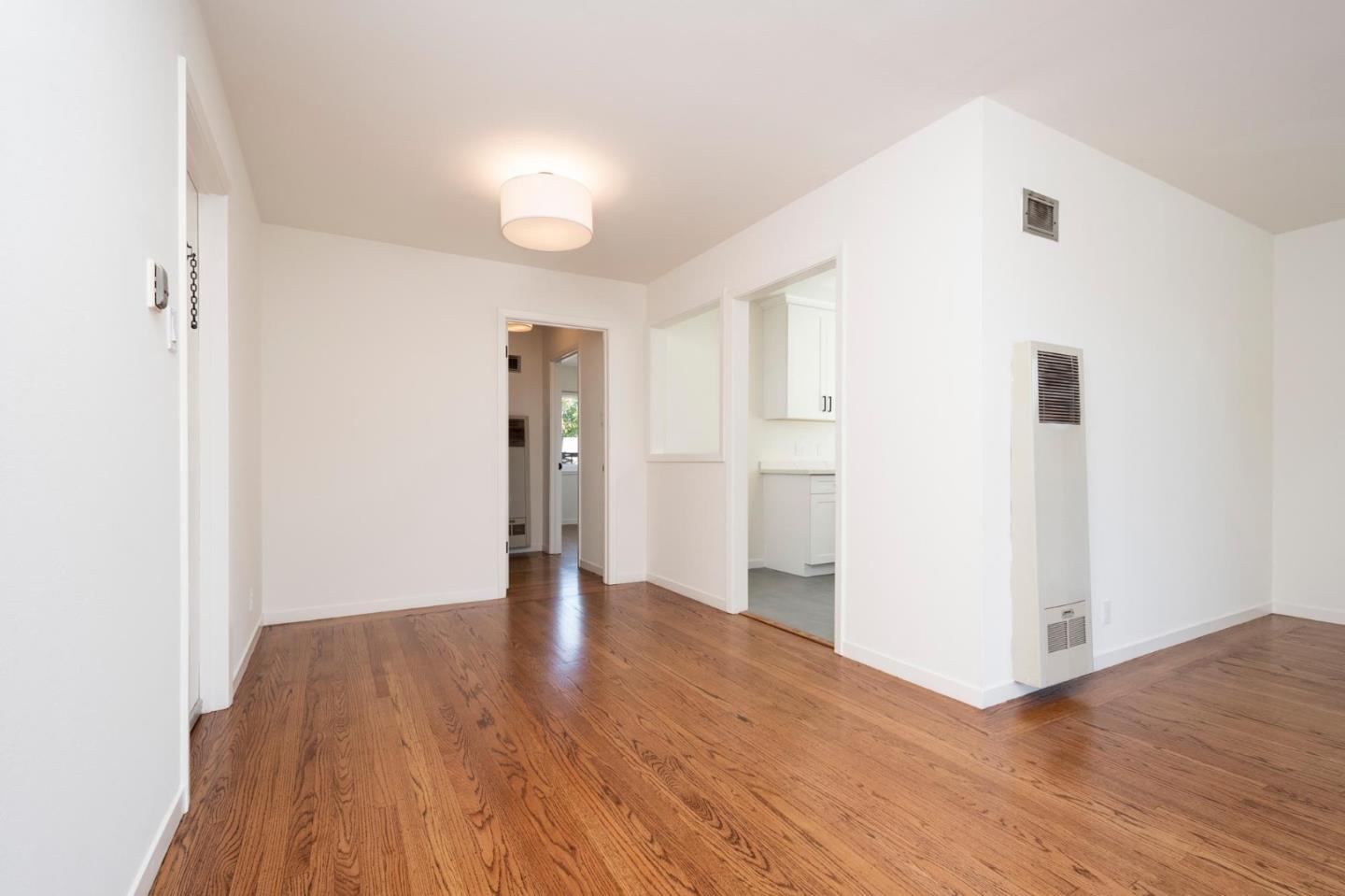 Detail Gallery Image 6 of 14 For 815 Burlingame Ave #4,  Burlingame,  CA 94010 - 2 Beds | 1 Baths