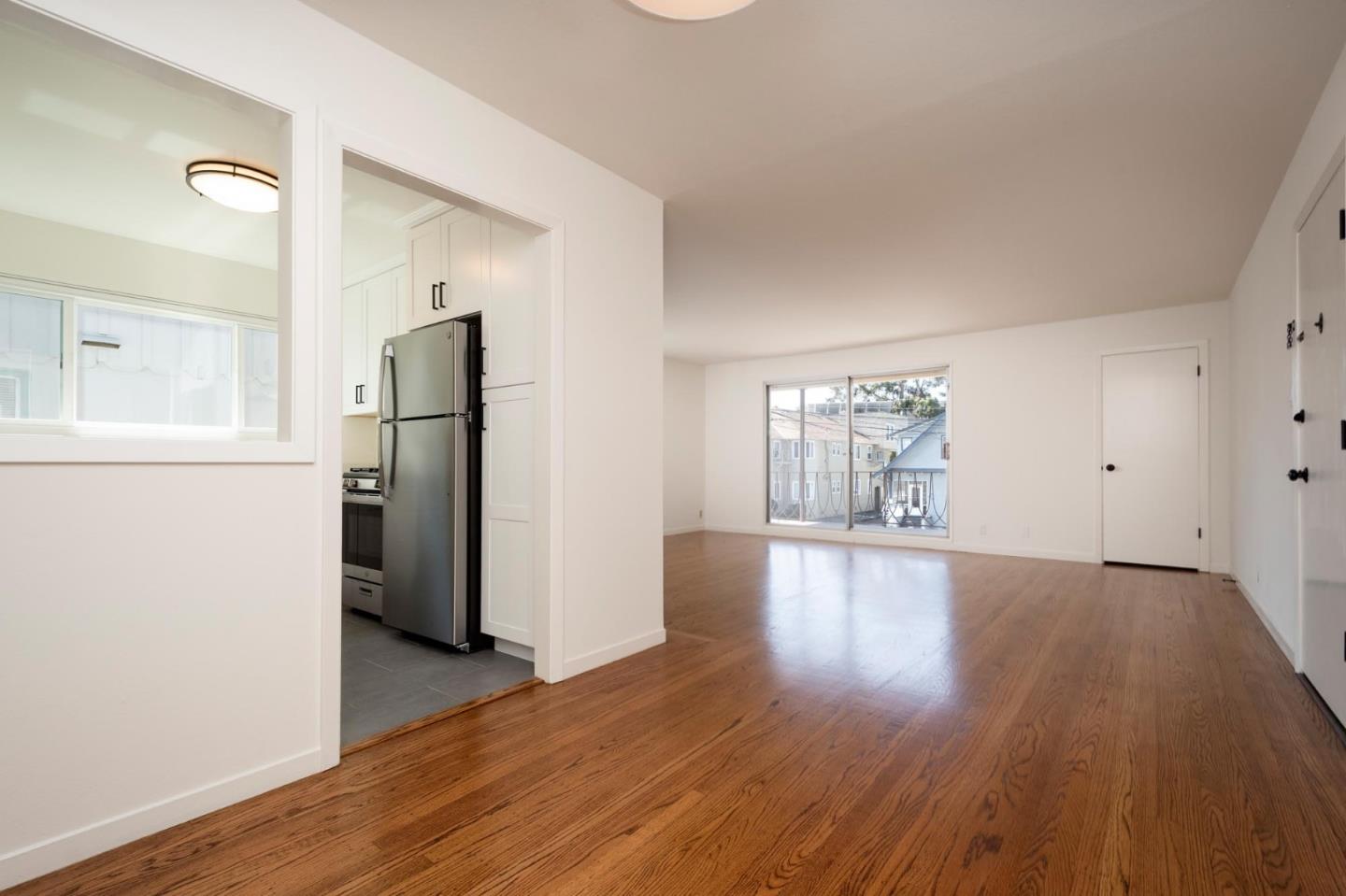 Detail Gallery Image 7 of 14 For 815 Burlingame Ave #4,  Burlingame,  CA 94010 - 2 Beds | 1 Baths