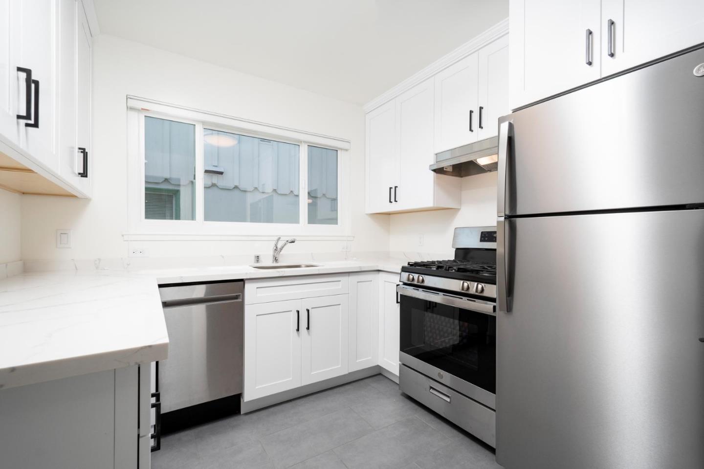 Detail Gallery Image 8 of 14 For 815 Burlingame Ave #4,  Burlingame,  CA 94010 - 2 Beds | 1 Baths