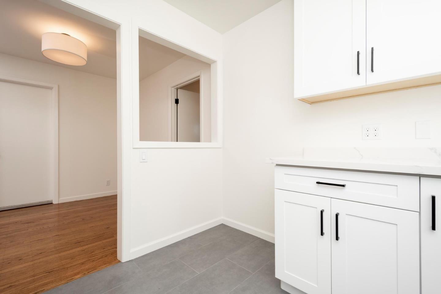 Detail Gallery Image 9 of 14 For 815 Burlingame Ave #4,  Burlingame,  CA 94010 - 2 Beds | 1 Baths