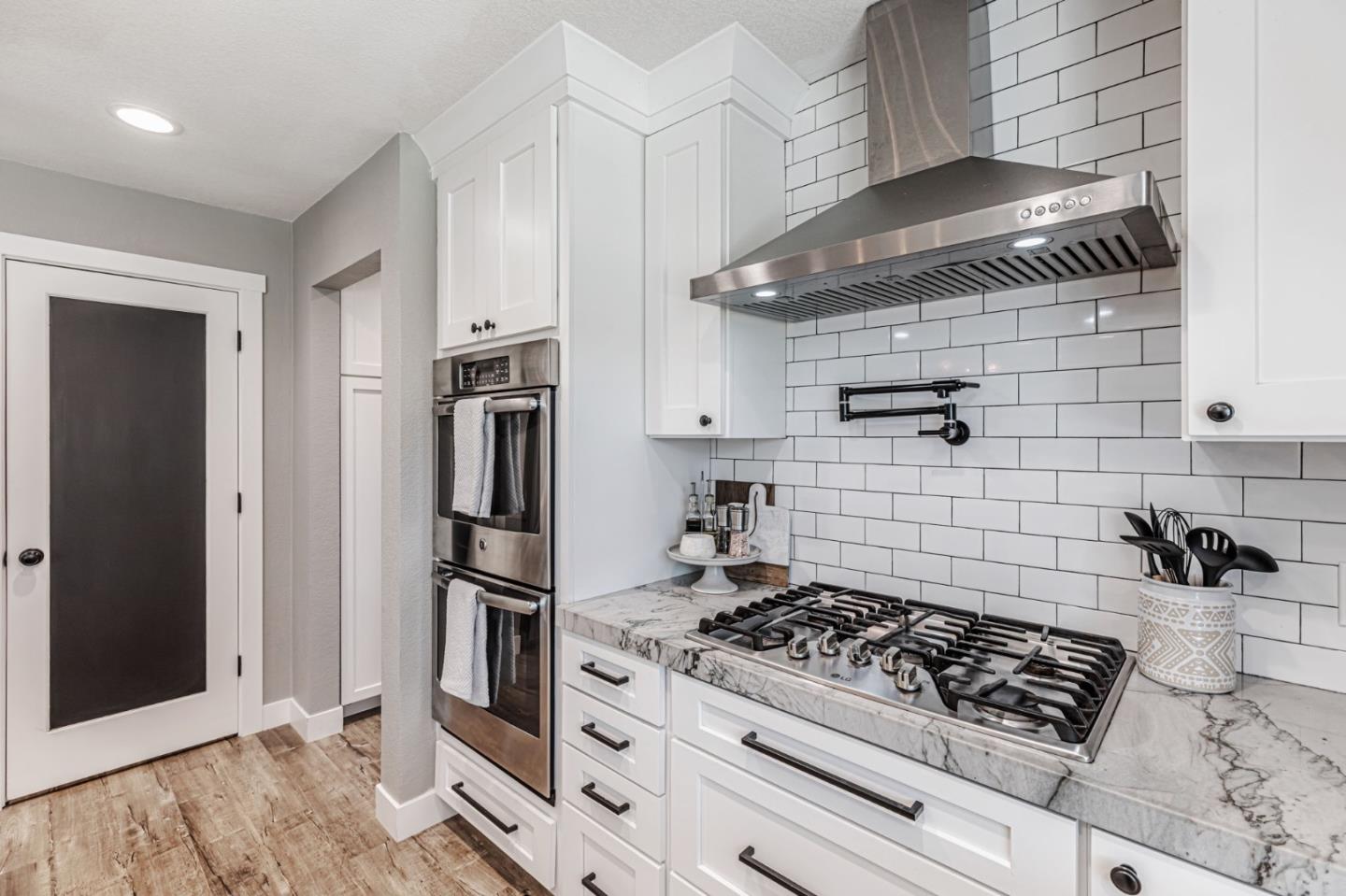 Detail Gallery Image 16 of 73 For 640 S Ridgemark Dr, Hollister,  CA 95023 - 4 Beds | 4 Baths