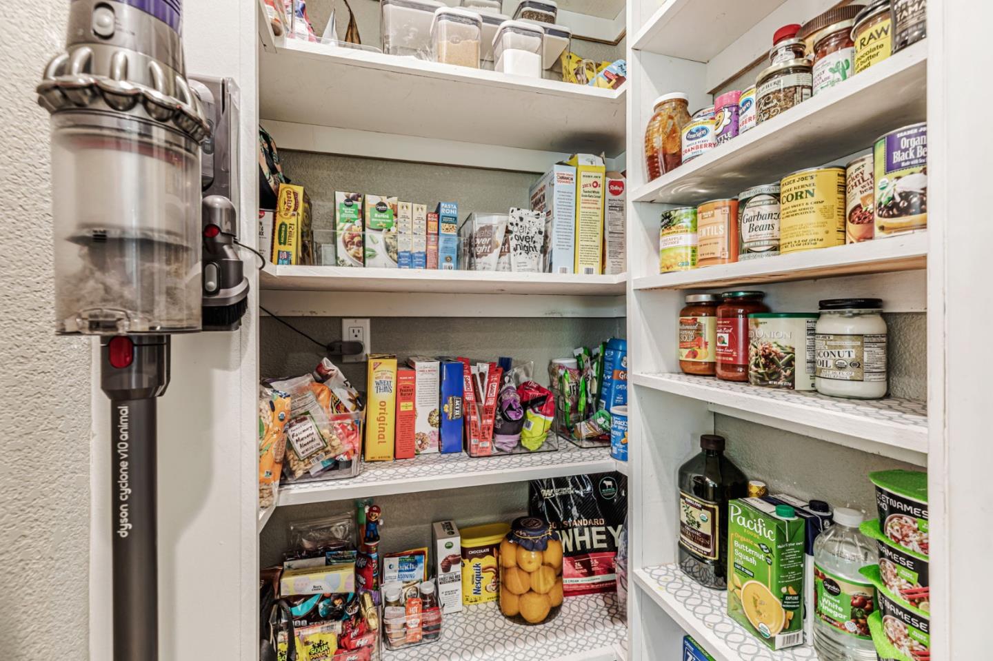 Detail Gallery Image 20 of 73 For 640 S Ridgemark Dr, Hollister,  CA 95023 - 4 Beds | 4 Baths