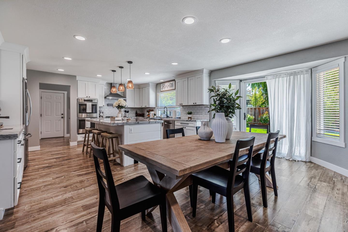 Detail Gallery Image 22 of 73 For 640 S Ridgemark Dr, Hollister,  CA 95023 - 4 Beds | 4 Baths