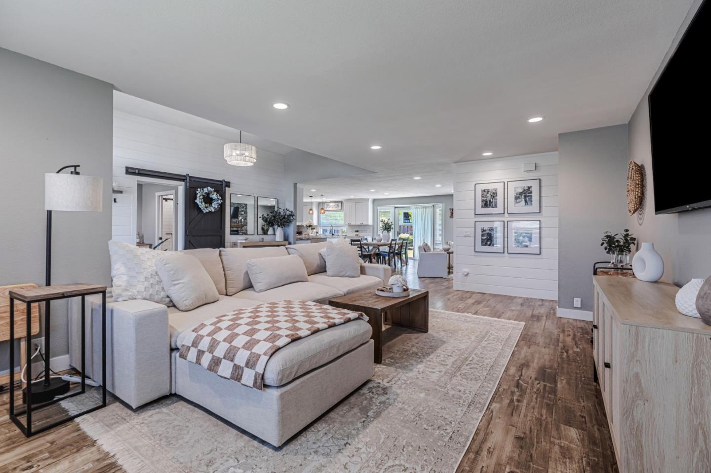 Detail Gallery Image 28 of 73 For 640 S Ridgemark Dr, Hollister,  CA 95023 - 4 Beds | 4 Baths