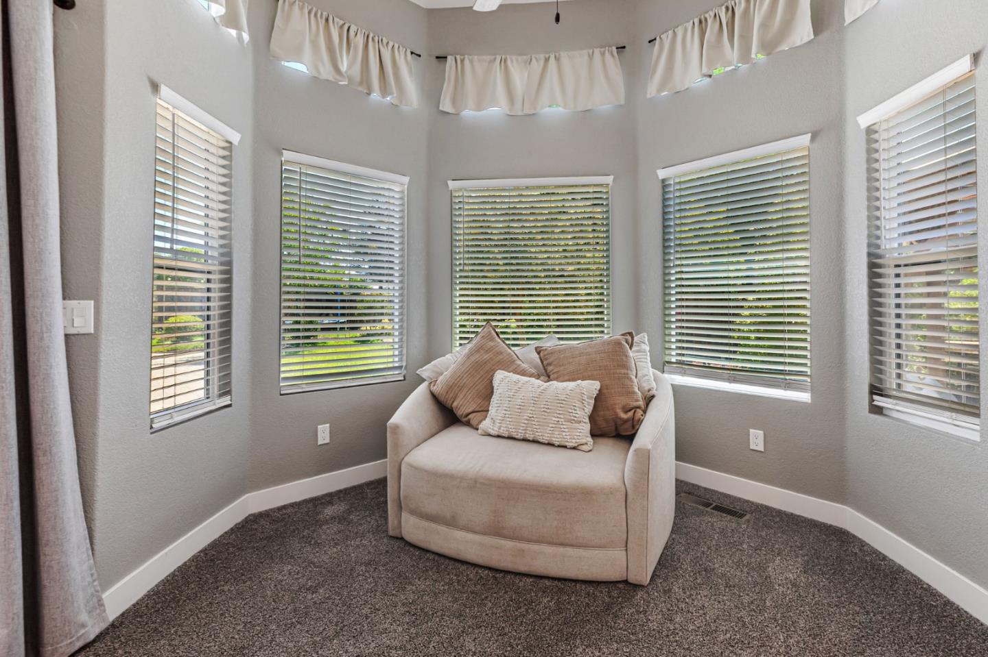 Detail Gallery Image 45 of 73 For 640 S Ridgemark Dr, Hollister,  CA 95023 - 4 Beds | 4 Baths