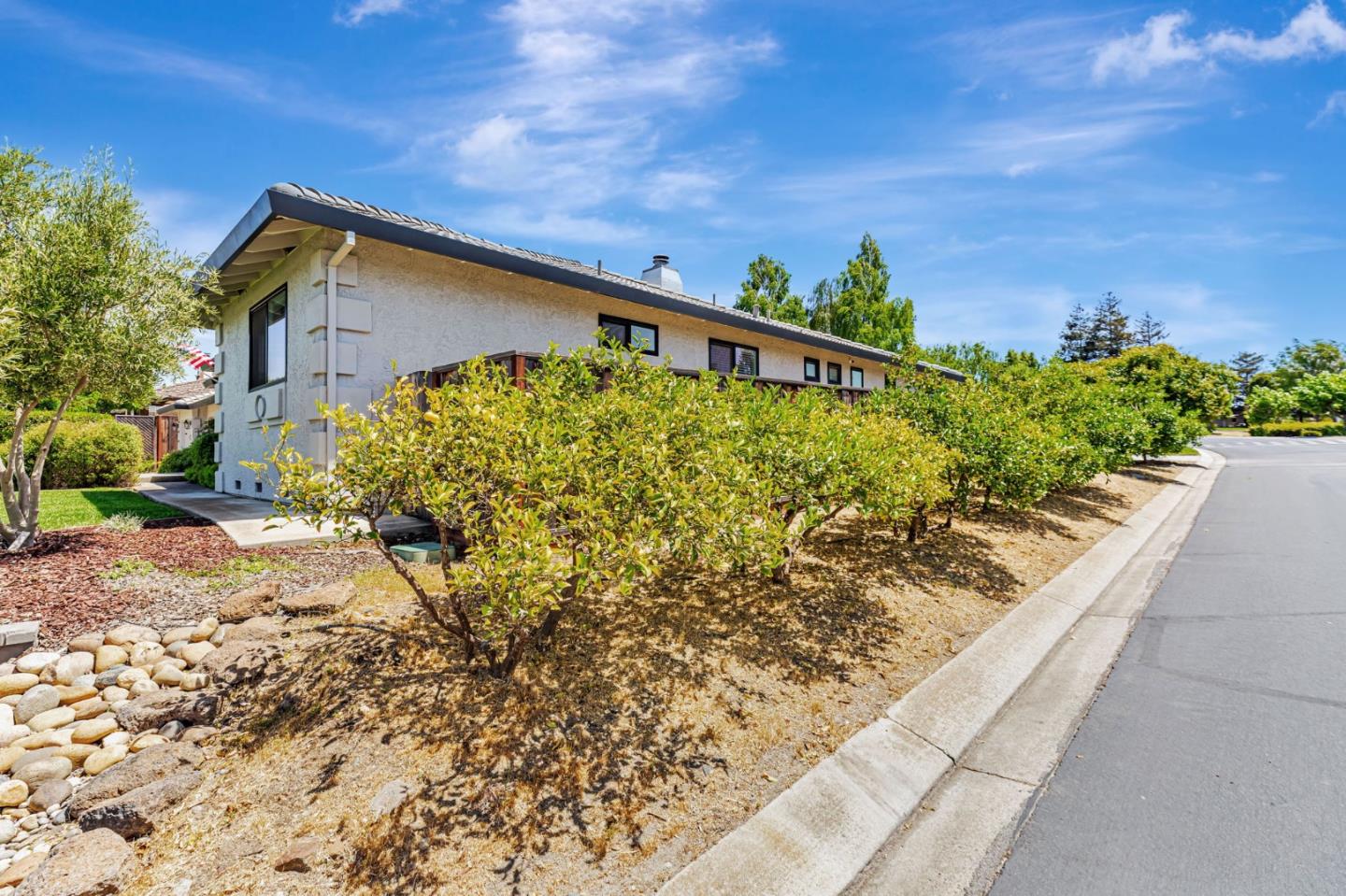 Detail Gallery Image 5 of 73 For 640 S Ridgemark Dr, Hollister,  CA 95023 - 4 Beds | 4 Baths