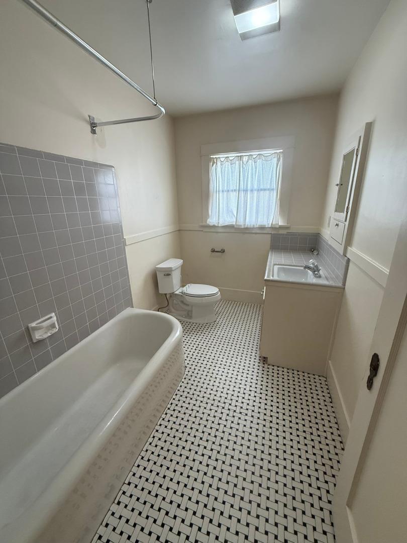 Detail Gallery Image 14 of 23 For 22 Willow St, Salinas,  CA 93901 - 2 Beds | 1 Baths