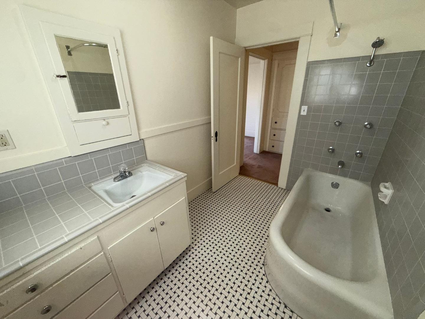 Detail Gallery Image 15 of 23 For 22 Willow St, Salinas,  CA 93901 - 2 Beds | 1 Baths