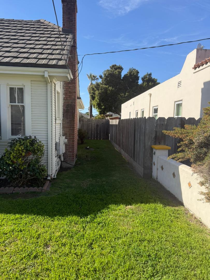 Detail Gallery Image 4 of 23 For 22 Willow St, Salinas,  CA 93901 - 2 Beds | 1 Baths