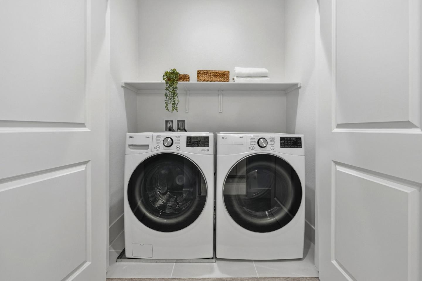 Detail Gallery Image 15 of 24 For 214 Oak Cir, Walnut Creek,  CA 94597 - 4 Beds | 3/1 Baths