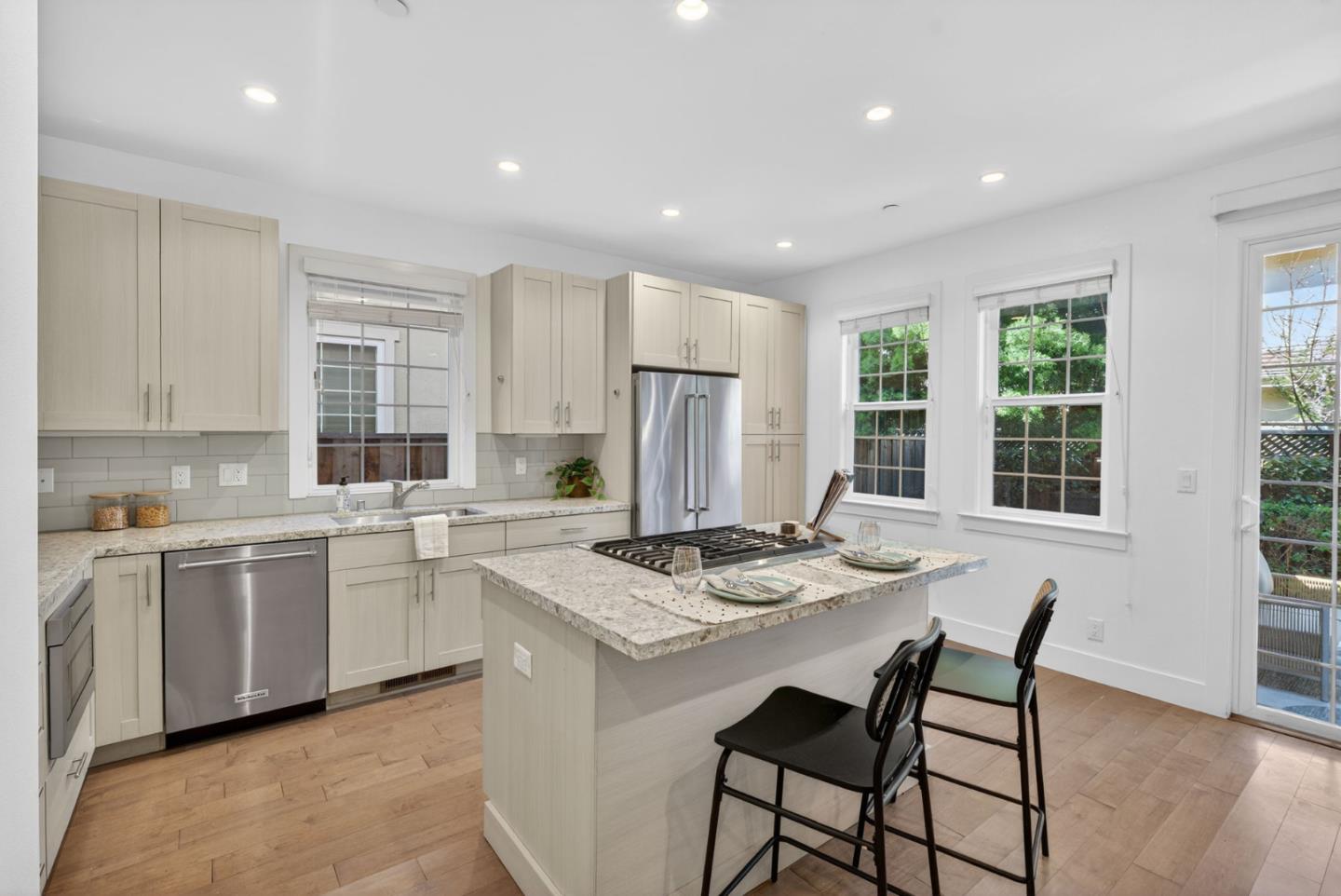 Detail Gallery Image 7 of 30 For 1083 Ed Roth Ter, Sunnyvale,  CA 94086 - 3 Beds | 3/1 Baths