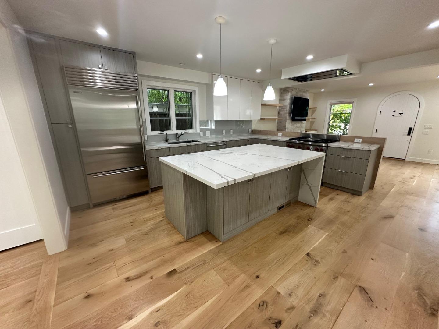 Detail Gallery Image 10 of 39 For 850 Guinda St, Palo Alto,  CA 94301 - 4 Beds | 3 Baths