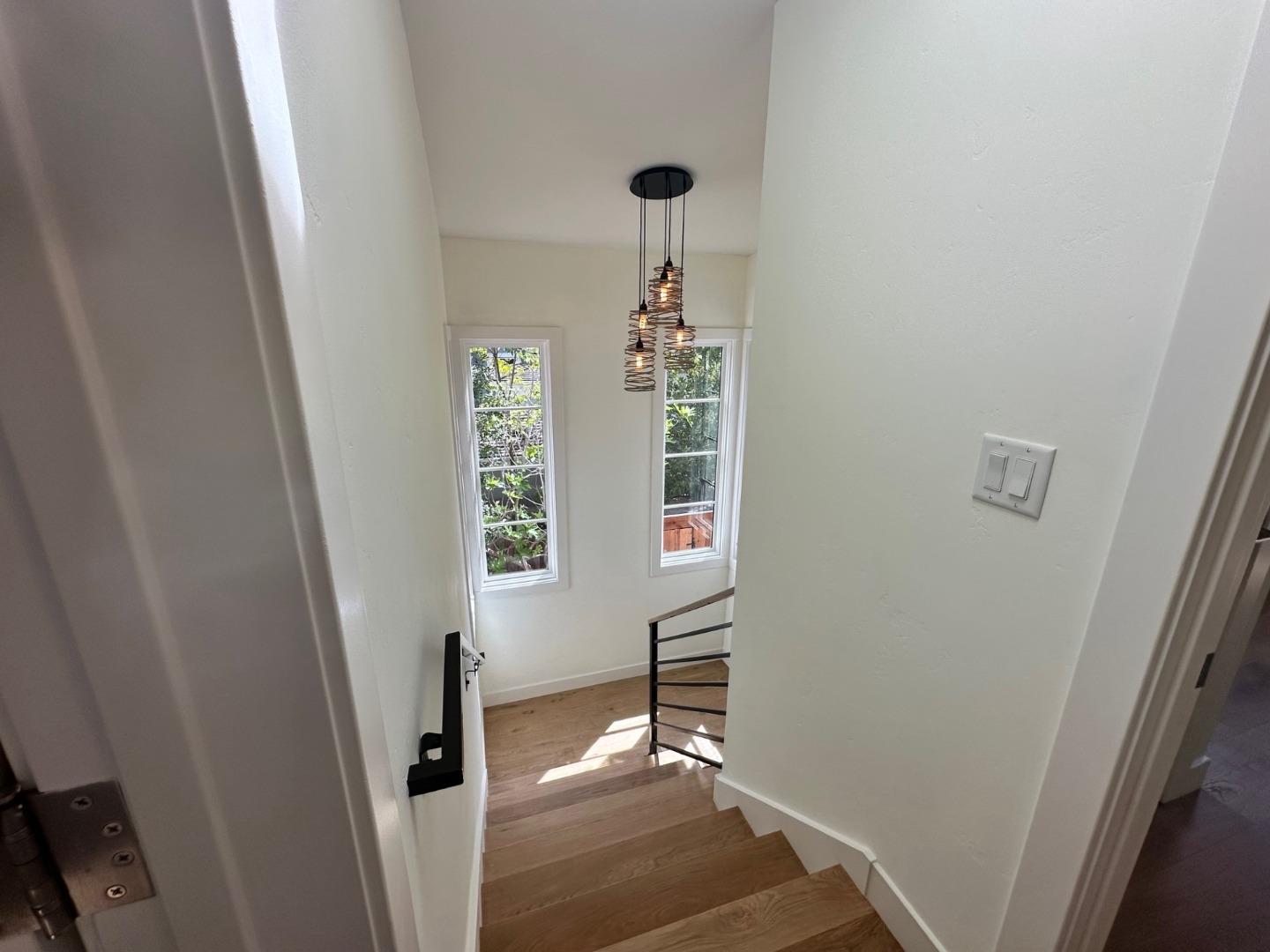 Detail Gallery Image 15 of 39 For 850 Guinda St, Palo Alto,  CA 94301 - 4 Beds | 3 Baths