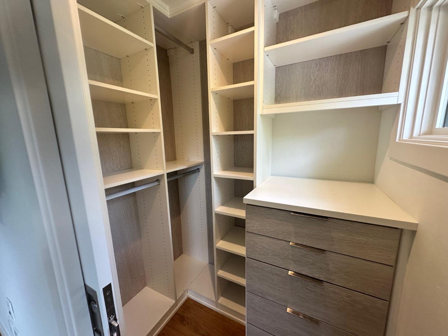 Detail Gallery Image 17 of 39 For 850 Guinda St, Palo Alto,  CA 94301 - 4 Beds | 3 Baths