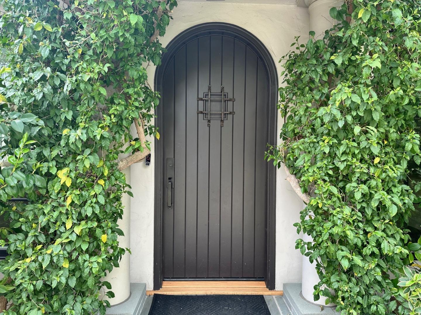 Detail Gallery Image 2 of 39 For 850 Guinda St, Palo Alto,  CA 94301 - 4 Beds | 3 Baths