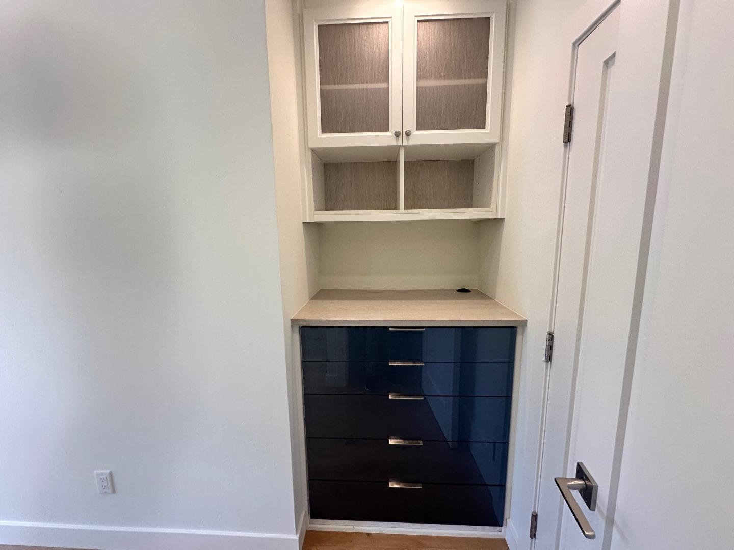 Detail Gallery Image 21 of 39 For 850 Guinda St, Palo Alto,  CA 94301 - 4 Beds | 3 Baths