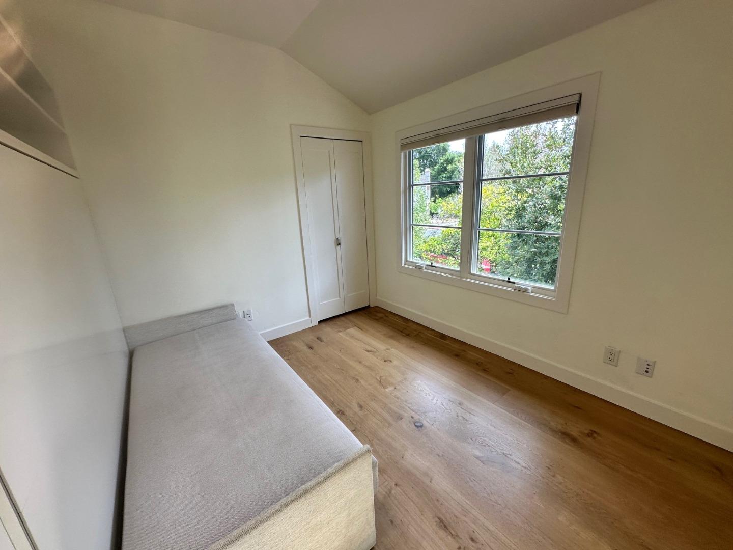 Detail Gallery Image 28 of 39 For 850 Guinda St, Palo Alto,  CA 94301 - 4 Beds | 3 Baths