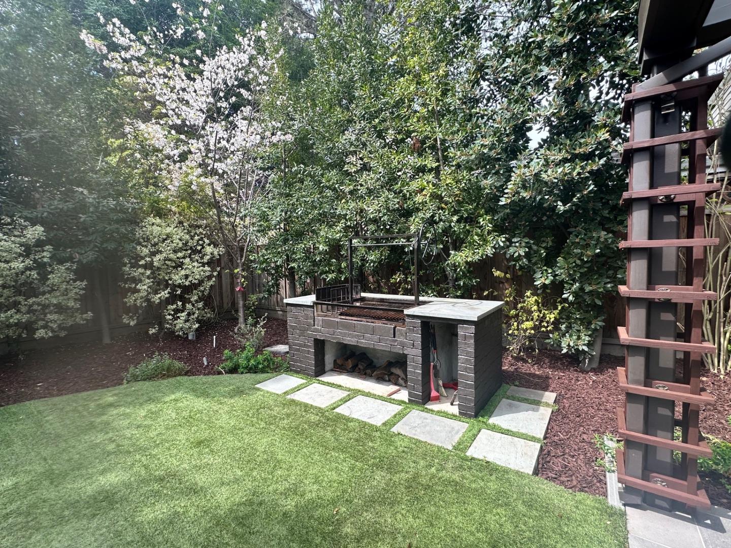 Detail Gallery Image 31 of 39 For 850 Guinda St, Palo Alto,  CA 94301 - 4 Beds | 3 Baths