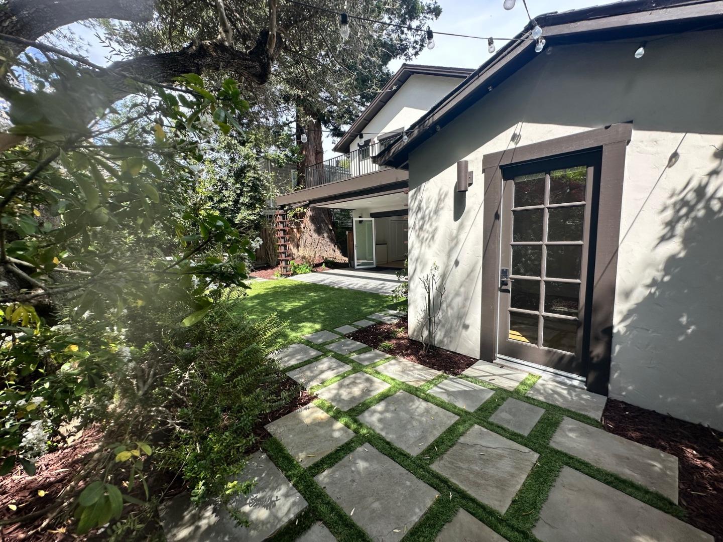 Detail Gallery Image 34 of 39 For 850 Guinda St, Palo Alto,  CA 94301 - 4 Beds | 3 Baths