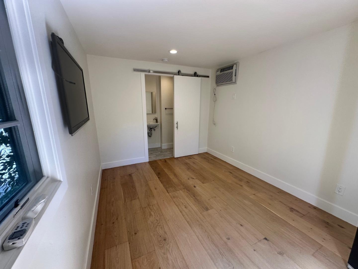 Detail Gallery Image 35 of 39 For 850 Guinda St, Palo Alto,  CA 94301 - 4 Beds | 3 Baths