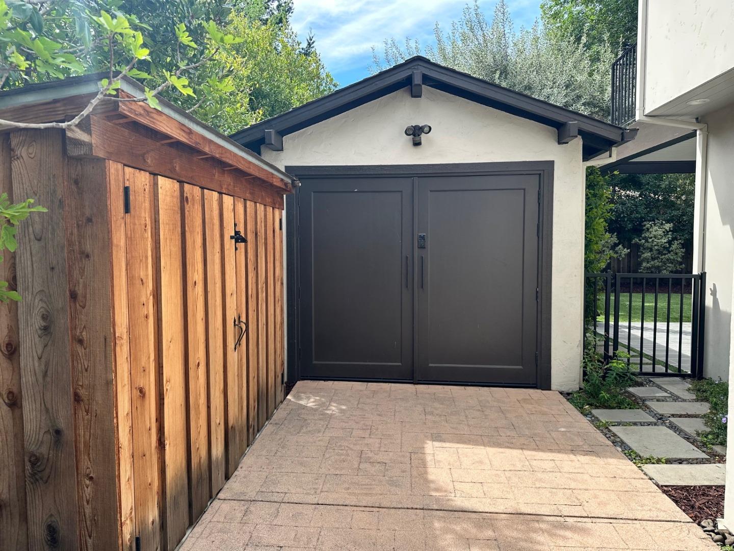 Detail Gallery Image 37 of 39 For 850 Guinda St, Palo Alto,  CA 94301 - 4 Beds | 3 Baths