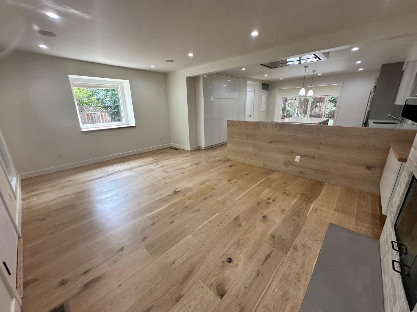 Detail Gallery Image 4 of 39 For 850 Guinda St, Palo Alto,  CA 94301 - 4 Beds | 3 Baths