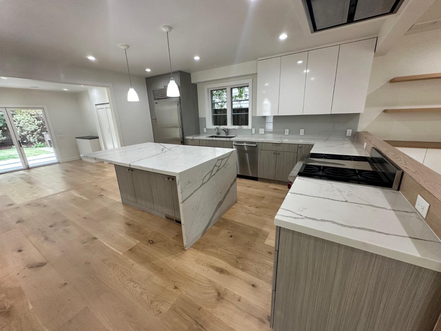 Detail Gallery Image 6 of 39 For 850 Guinda St, Palo Alto,  CA 94301 - 4 Beds | 3 Baths