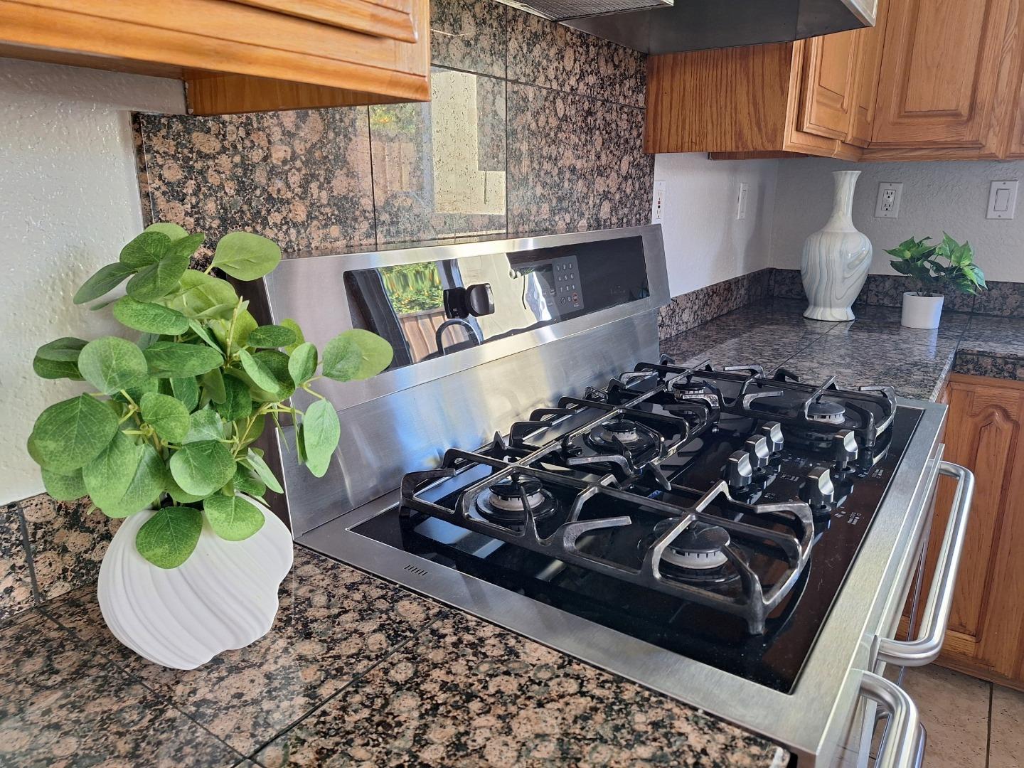 Detail Gallery Image 11 of 27 For 13627 Marmont Way, San Jose,  CA 95127 - 3 Beds | 1 Baths