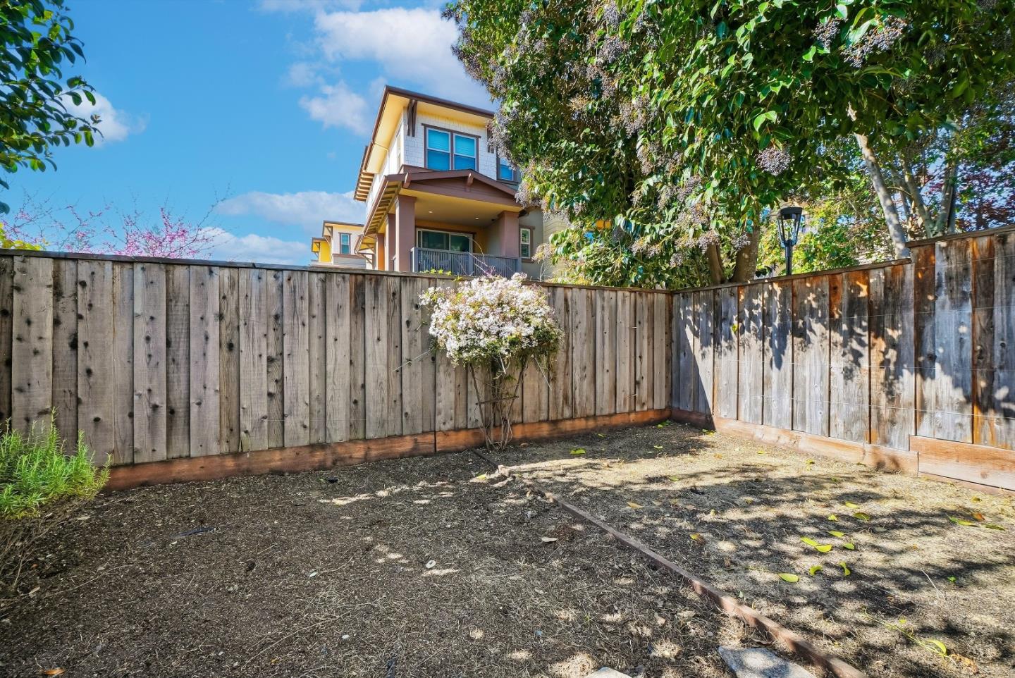 Detail Gallery Image 25 of 34 For 1983 San Luis Ave #22,  Mountain View,  CA 94043 - 2 Beds | 2/1 Baths