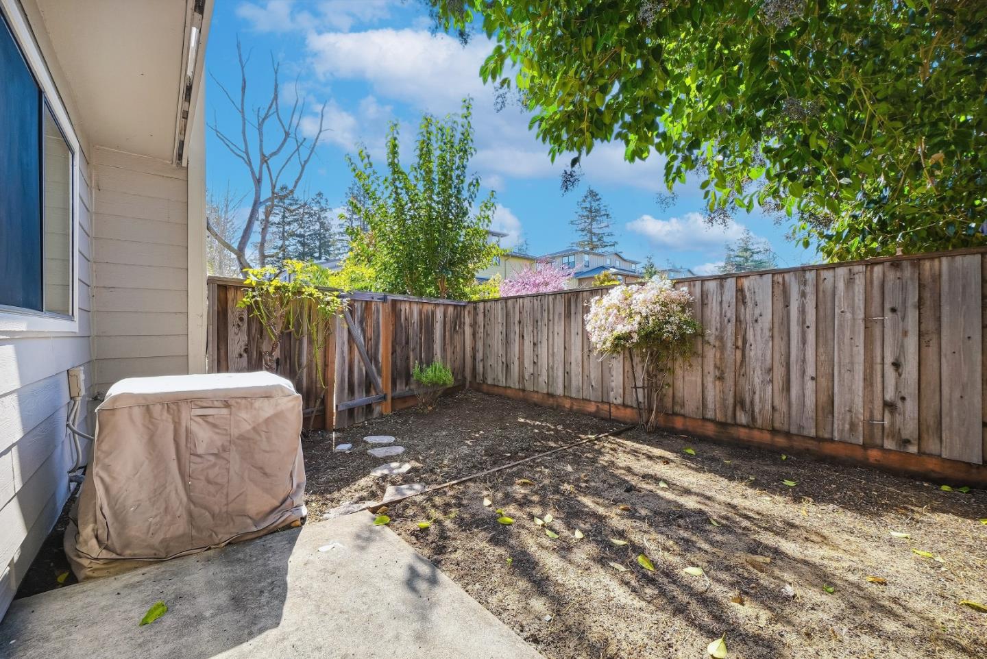 Detail Gallery Image 26 of 34 For 1983 San Luis Ave #22,  Mountain View,  CA 94043 - 2 Beds | 2/1 Baths