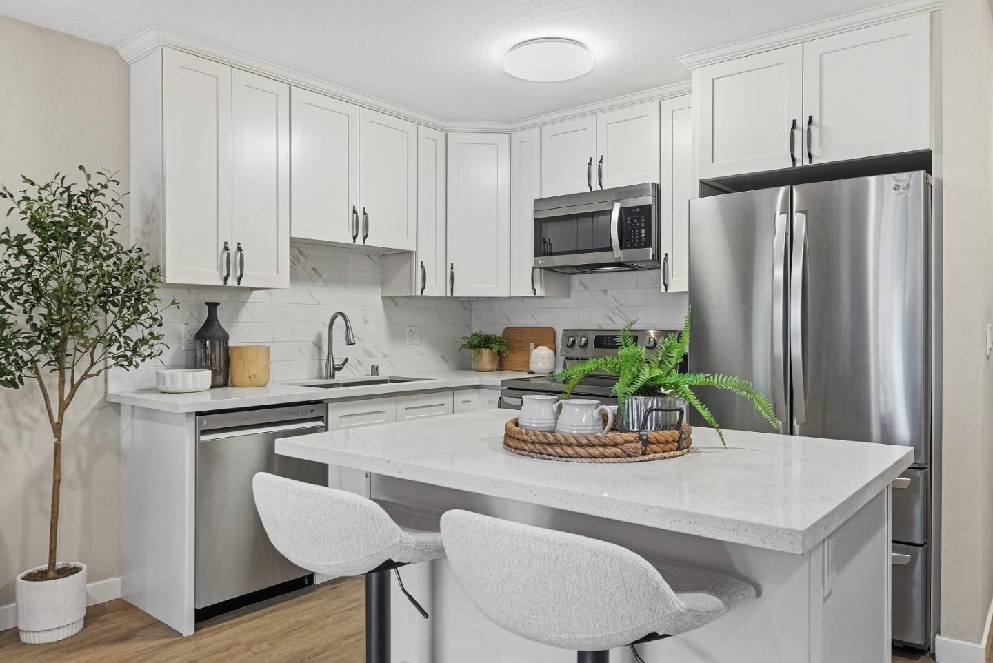 Detail Gallery Image 6 of 34 For 1983 San Luis Ave #22,  Mountain View,  CA 94043 - 2 Beds | 2/1 Baths