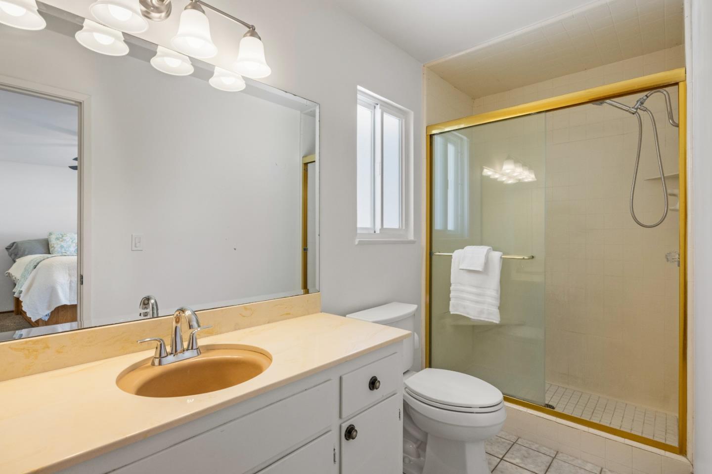 Detail Gallery Image 16 of 25 For 20091 Portola Dr, Salinas,  CA 93908 - 3 Beds | 2 Baths