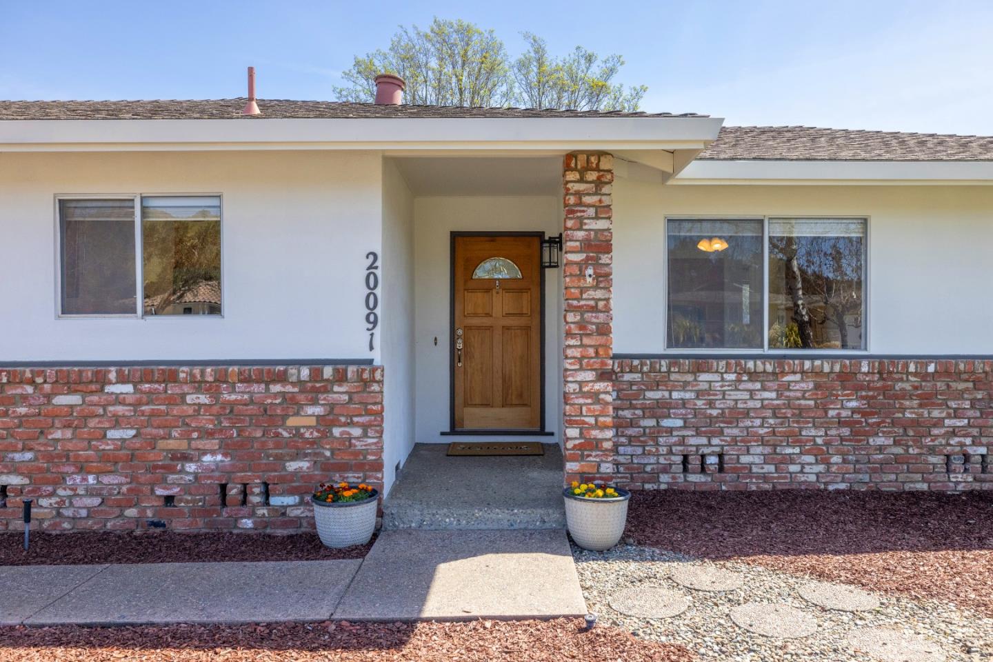 Detail Gallery Image 2 of 25 For 20091 Portola Dr, Salinas,  CA 93908 - 3 Beds | 2 Baths