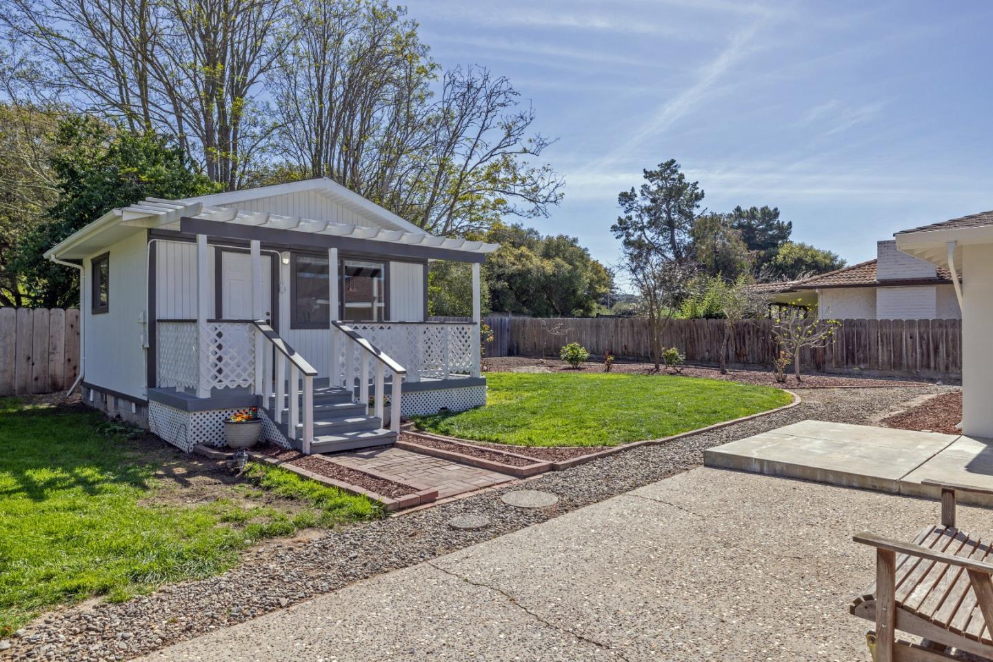 Detail Gallery Image 4 of 25 For 20091 Portola Dr, Salinas,  CA 93908 - 3 Beds | 2 Baths