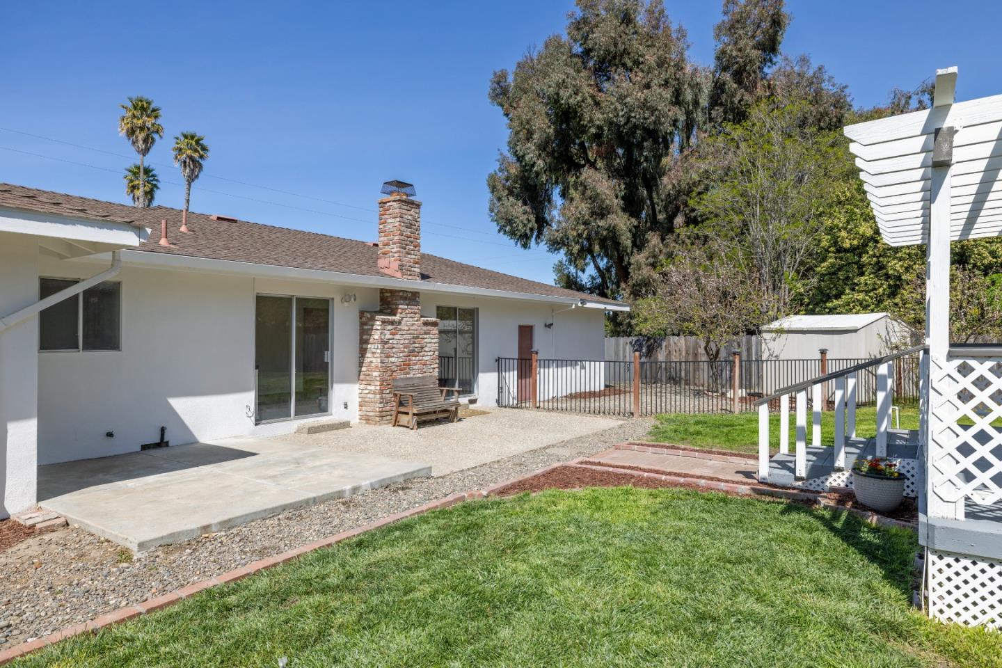 Detail Gallery Image 6 of 25 For 20091 Portola Dr, Salinas,  CA 93908 - 3 Beds | 2 Baths