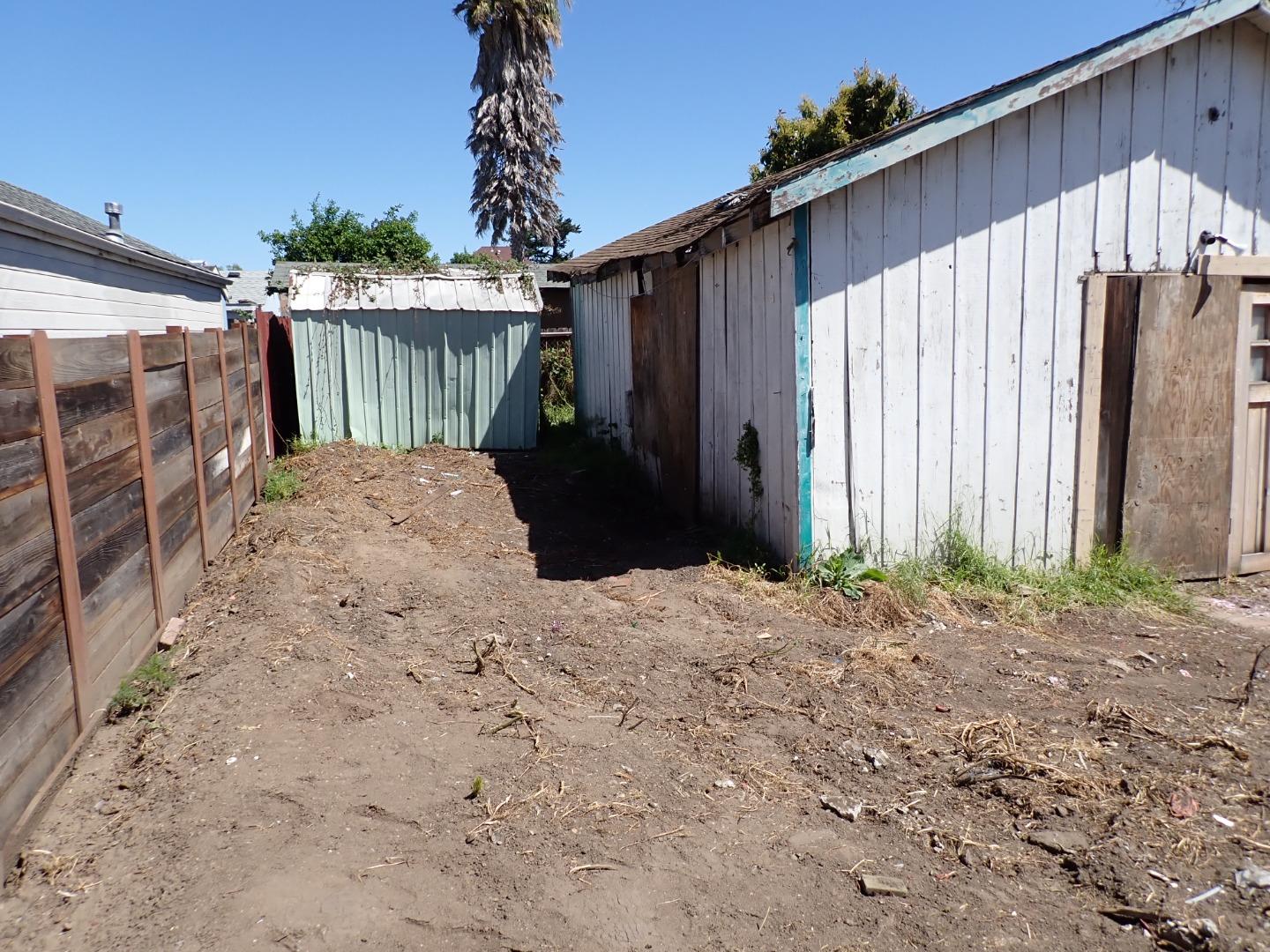 Detail Gallery Image 17 of 20 For 901 92nd Ave, Oakland,  CA 94603 - 3 Beds | 1 Baths