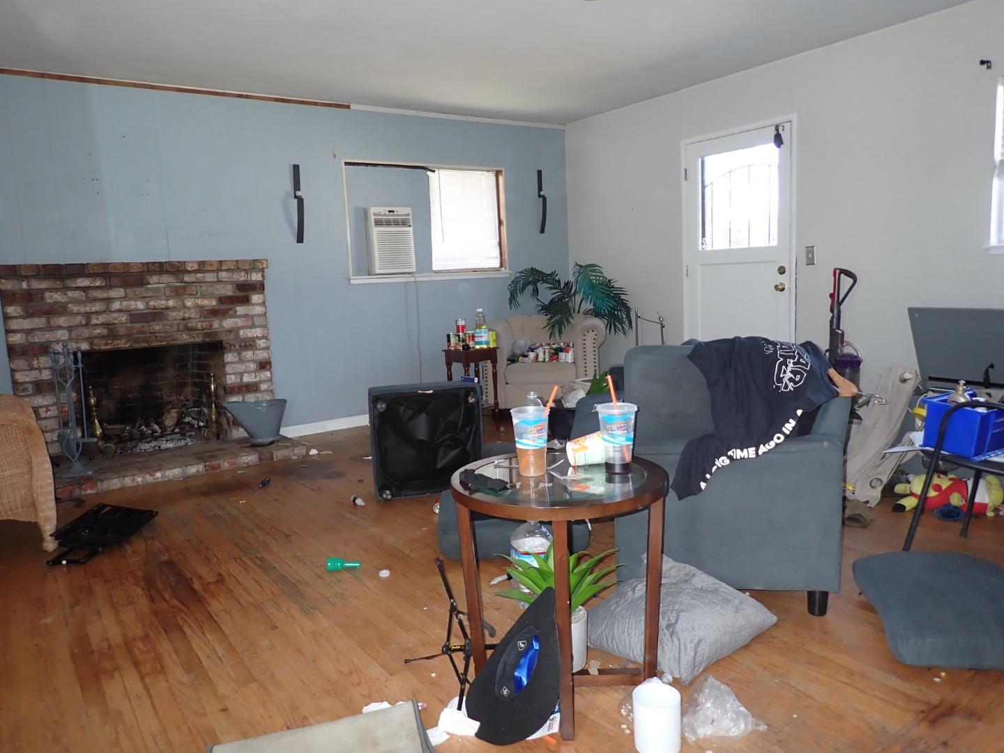 Detail Gallery Image 4 of 12 For 901 92nd Ave, Oakland,  CA 94603 - 3 Beds | 1 Baths