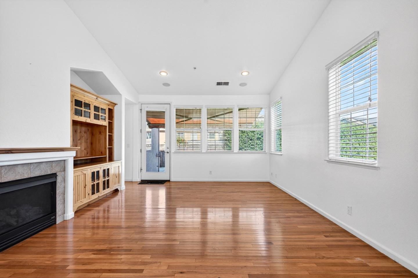 Detail Gallery Image 11 of 35 For 18 Pajaro Vista Ct, Watsonville,  CA 95076 - 3 Beds | 2 Baths