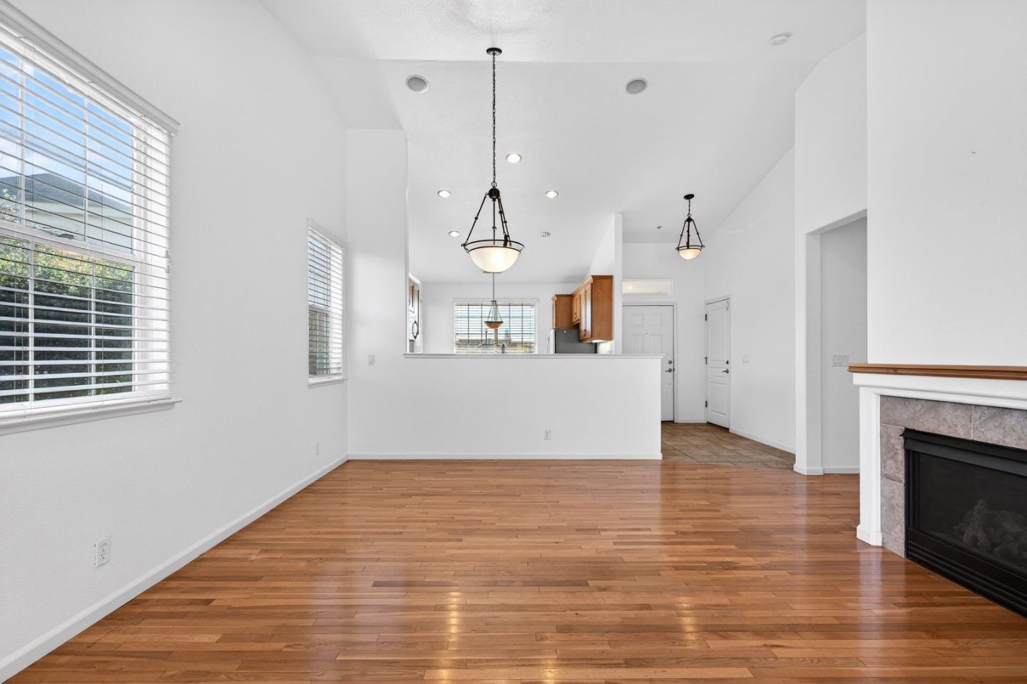 Detail Gallery Image 14 of 35 For 18 Pajaro Vista Ct, Watsonville,  CA 95076 - 3 Beds | 2 Baths