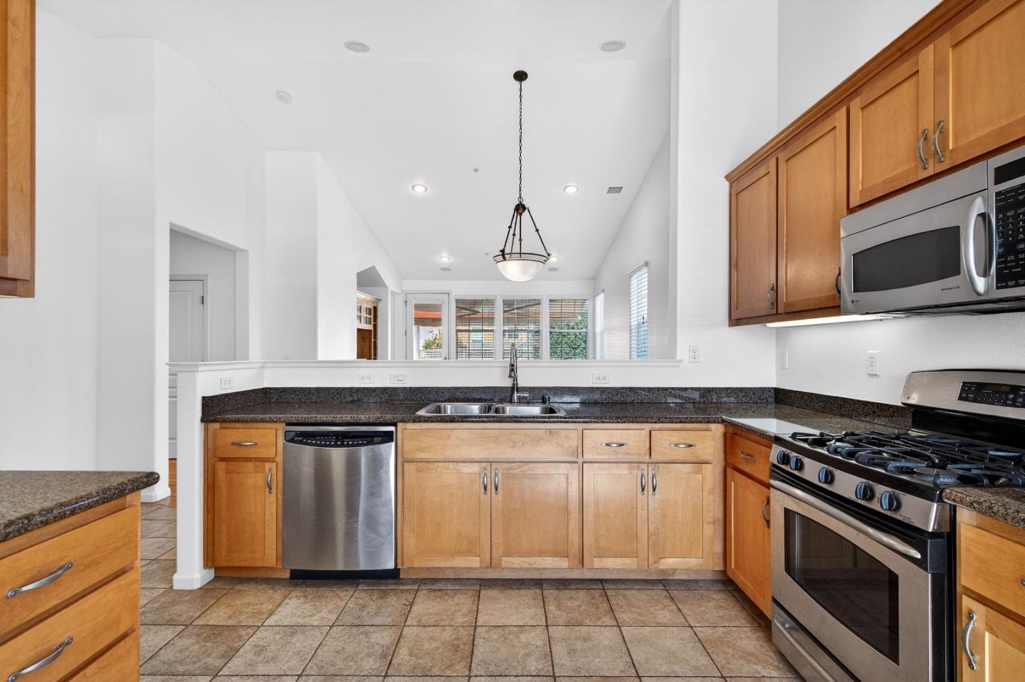 Detail Gallery Image 8 of 35 For 18 Pajaro Vista Ct, Watsonville,  CA 95076 - 3 Beds | 2 Baths