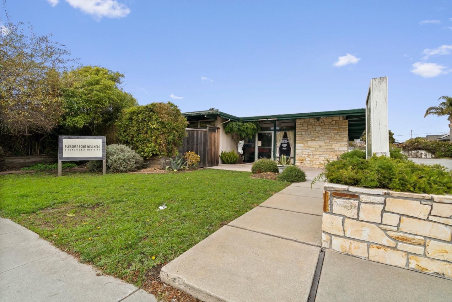 Detail Gallery Image 5 of 35 For 3811 Portola Dr, Santa Cruz,  CA 95062 - – Beds | – Baths