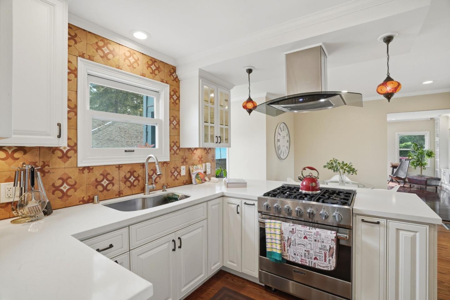 Detail Gallery Image 6 of 33 For 2001 Sharon Ave, Belmont,  CA 94002 - 4 Beds | 2/1 Baths