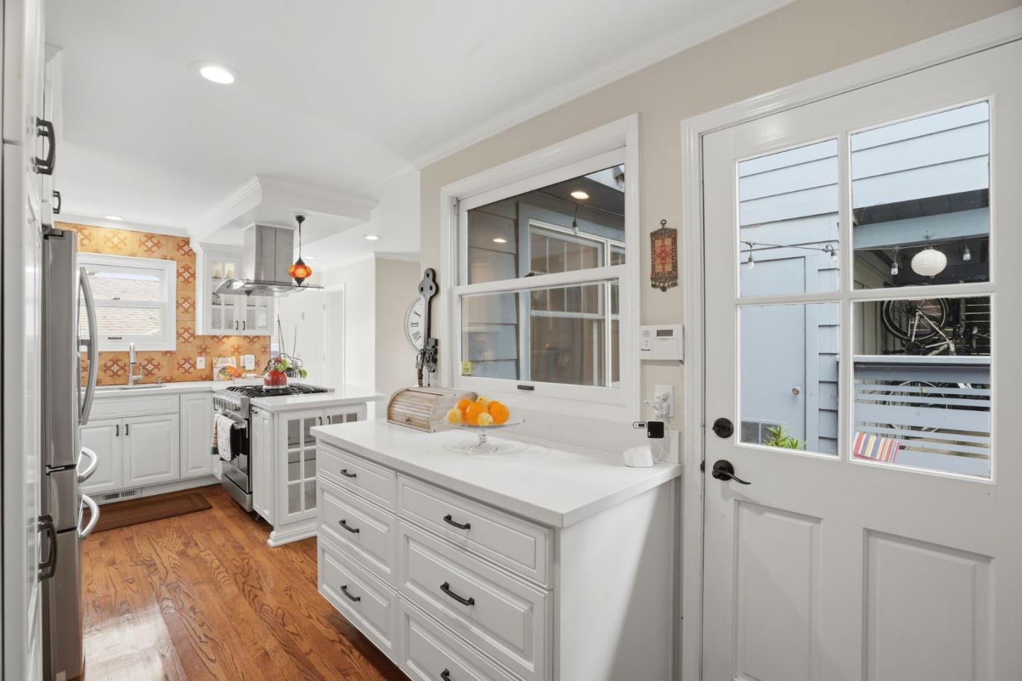 Detail Gallery Image 8 of 33 For 2001 Sharon Ave, Belmont,  CA 94002 - 4 Beds | 2/1 Baths