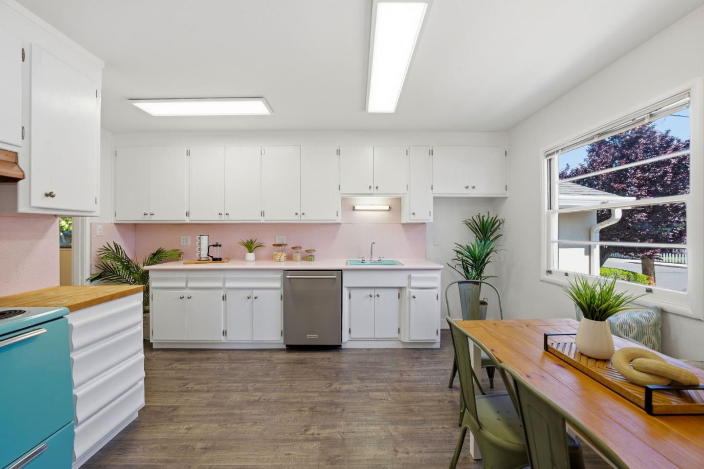 Detail Gallery Image 10 of 60 For 22389 Moyers St, Castro Valley,  CA 94546 - 3 Beds | 2 Baths